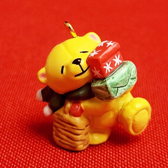 Hallmark Christmas Ornament Love To Shop 2005 Forever Friends Miniature Collecto - Picture 3 of 12